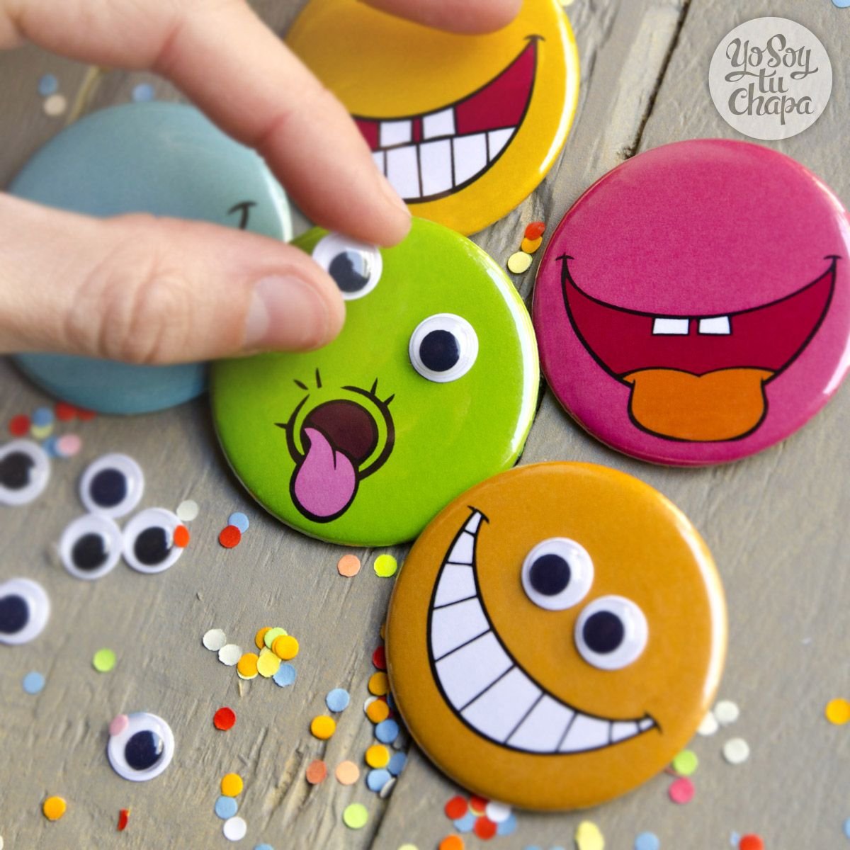 Chapa con alfiler · 4 cm · mínimo 10 uds